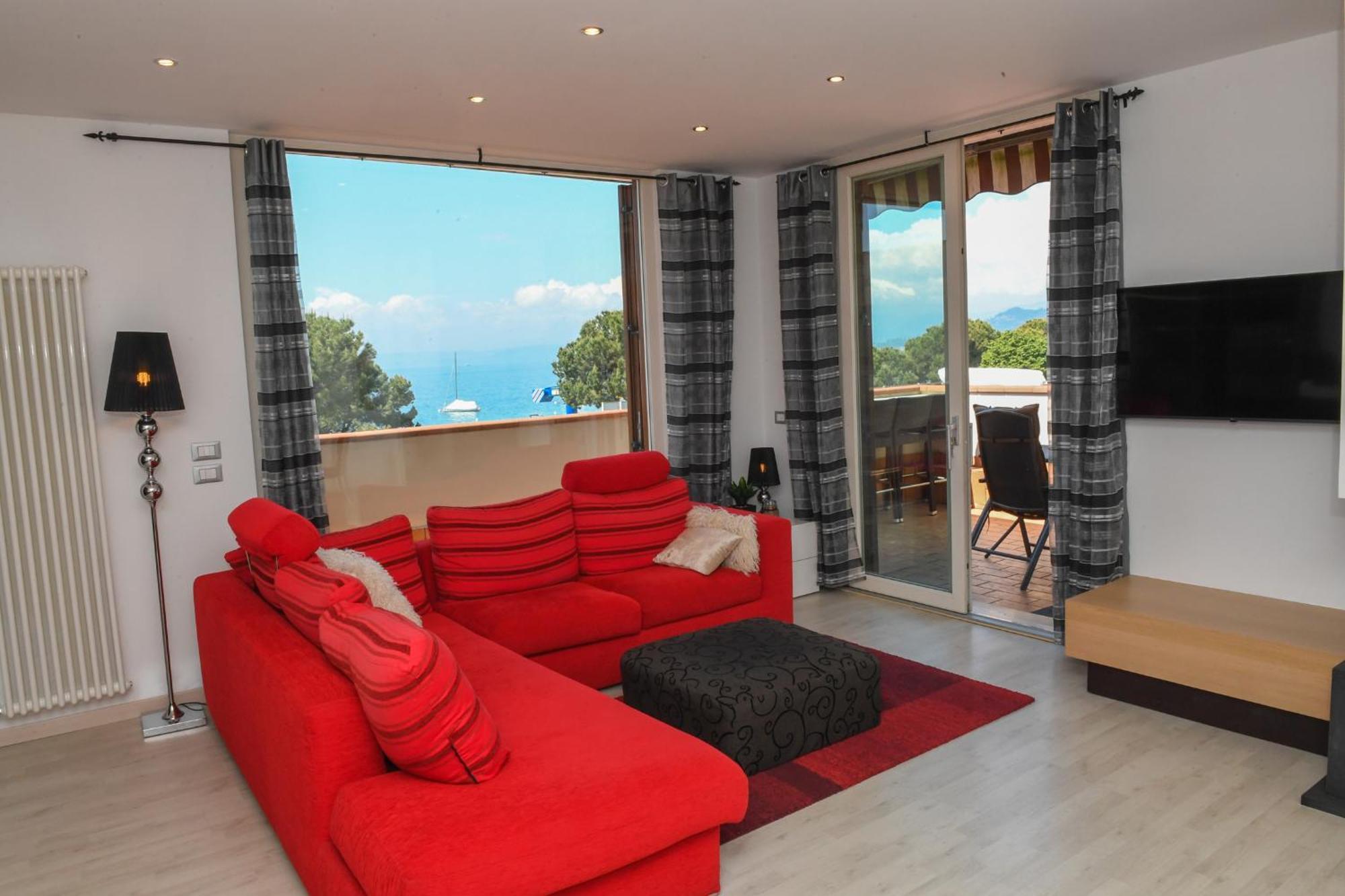 Apartament Favola Bella The Panoramic Penthouse Bardolino Zewnętrze zdjęcie