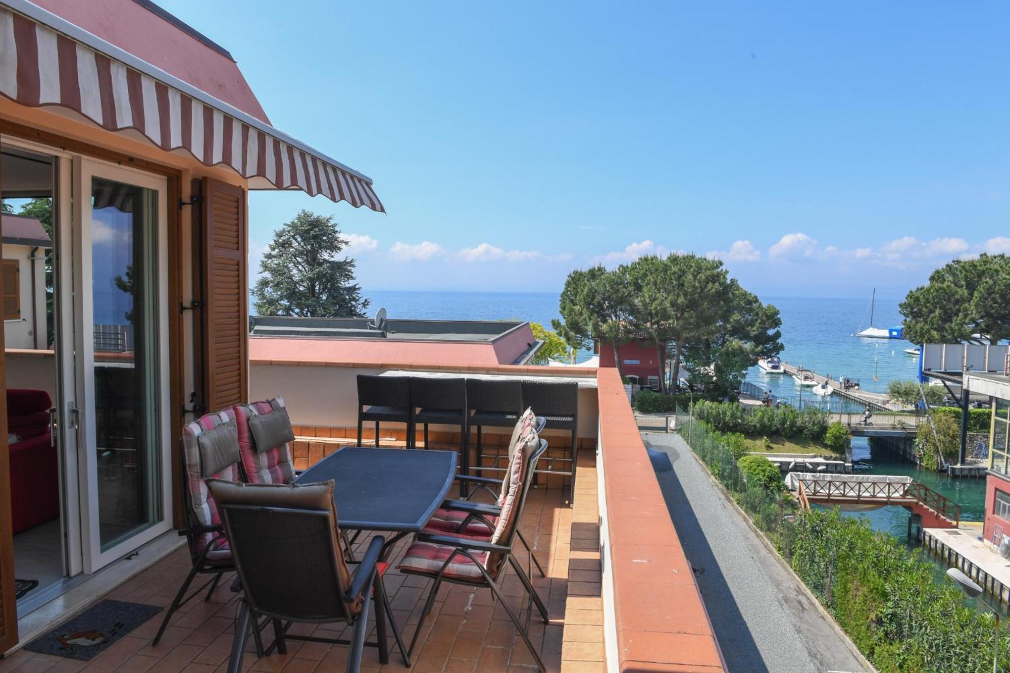 Apartament Favola Bella The Panoramic Penthouse Bardolino Zewnętrze zdjęcie